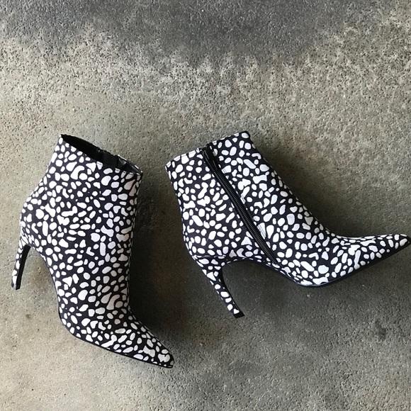 Qupid Black & White Faux Suede Heeled Bootie 5.5 6 - Picture 2 of 8